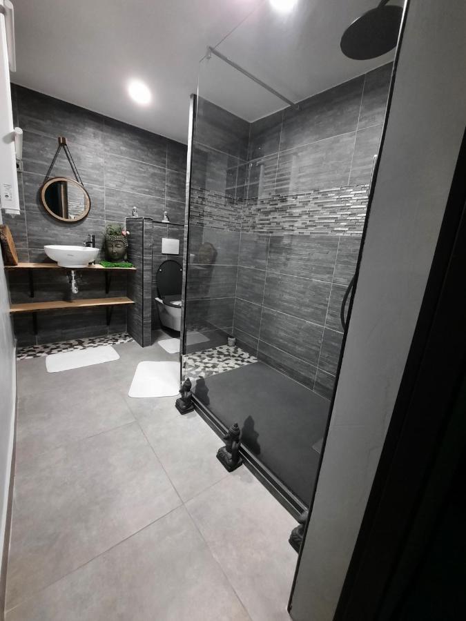 Maison Avec Jacuzzi Saint-Mitre-les-Remparts Exterior photo