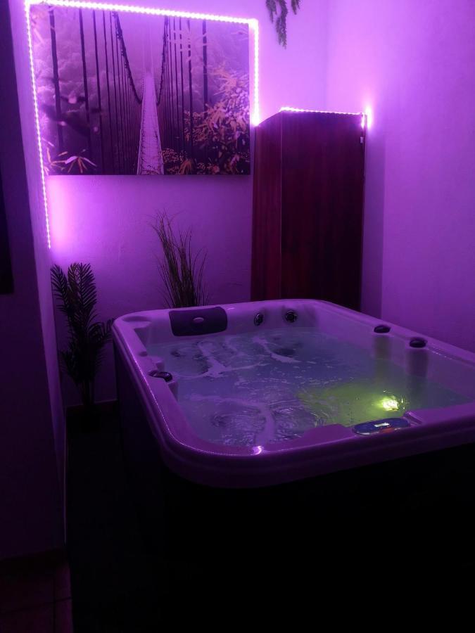 Maison Avec Jacuzzi Saint-Mitre-les-Remparts Exterior photo